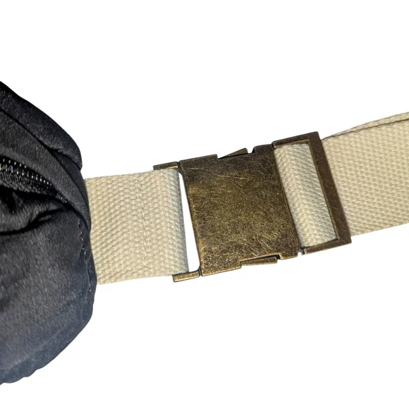 Frye and Co. Quilted Nylon Belt Bag, Adjustable Straps, NWT - Picture 7 of 9